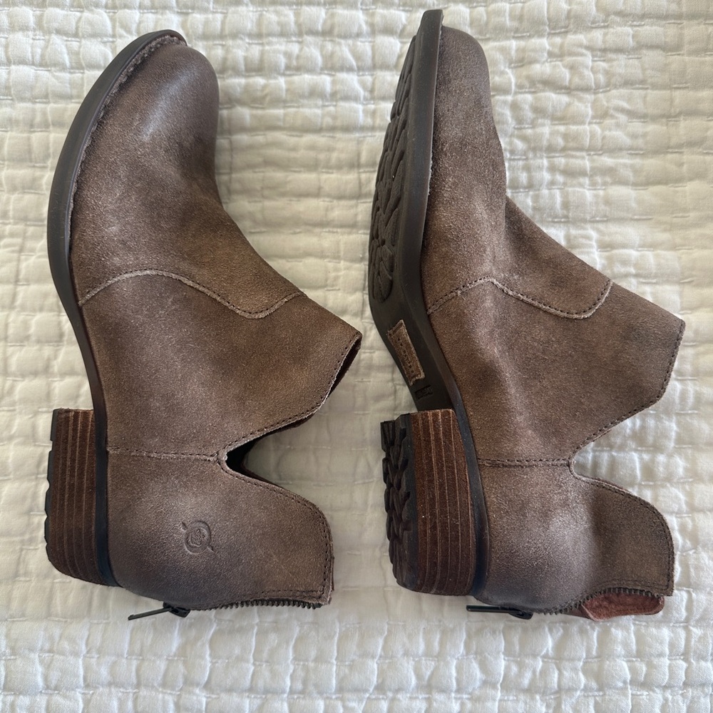Born Kerri Women’s ankle boots new size 9 women’s Taupe distress - Picture 3 of 10